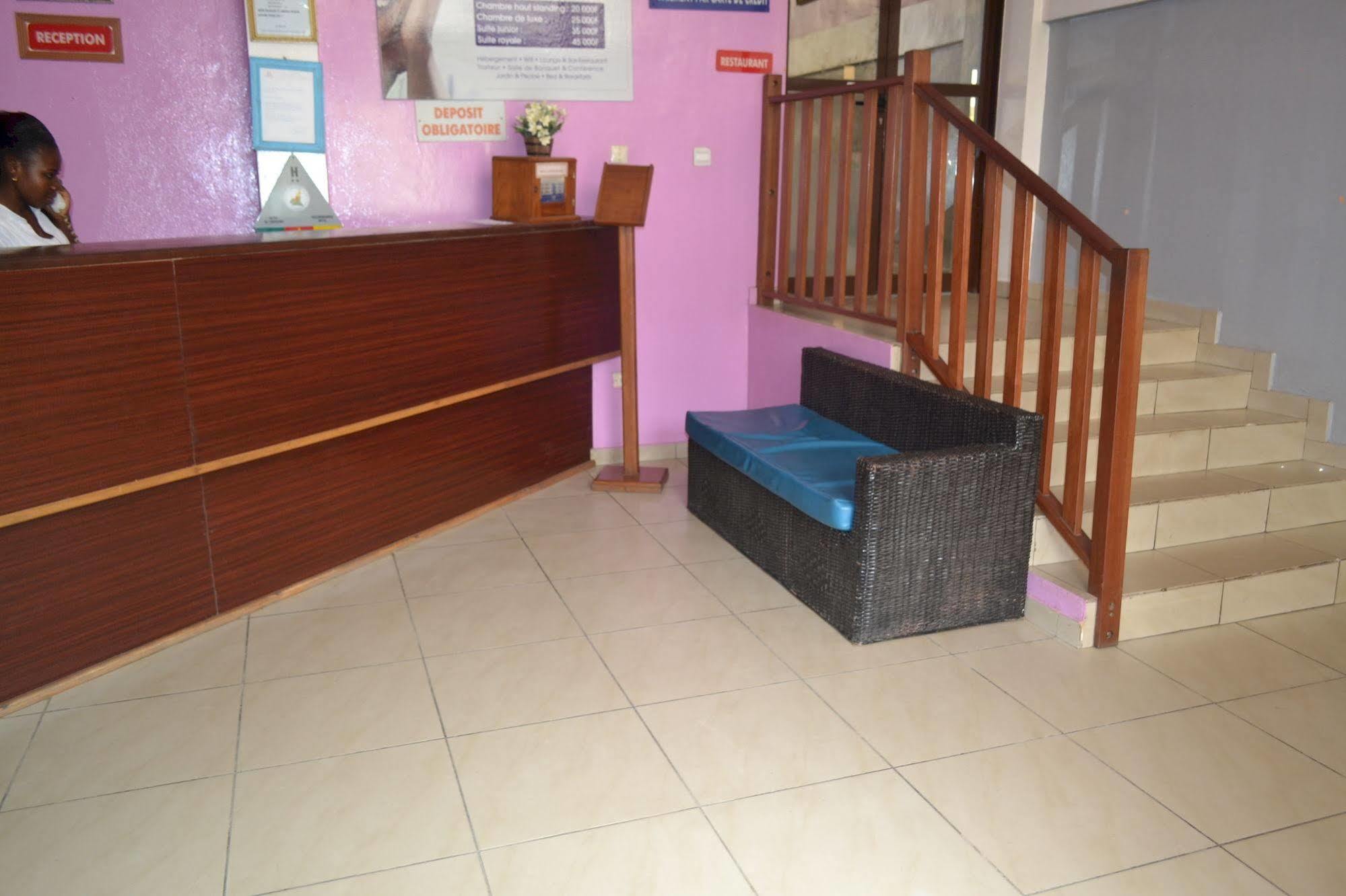 Denver Plaza Hotel Douala Luaran gambar