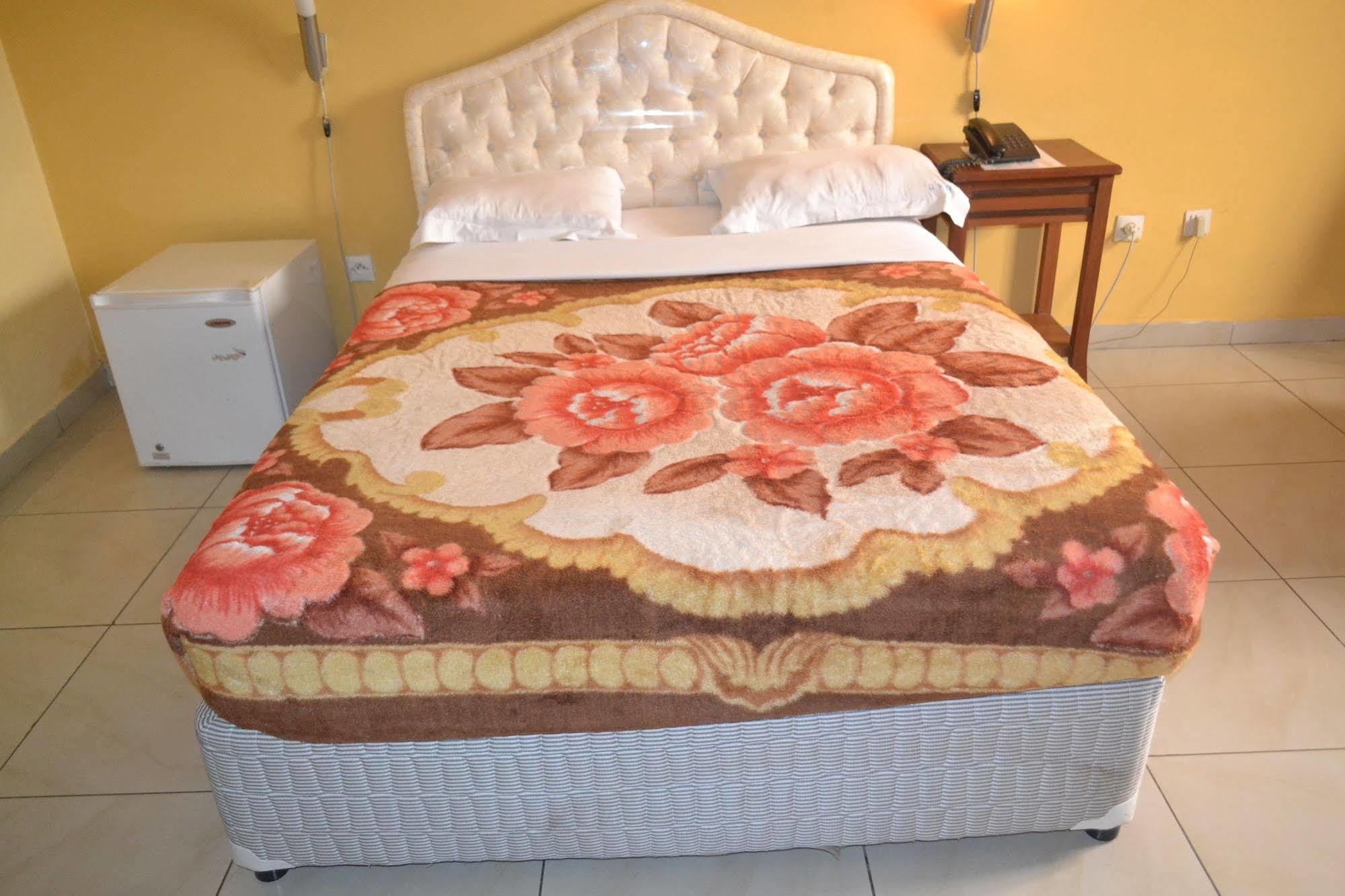 Denver Plaza Hotel Douala Luaran gambar
