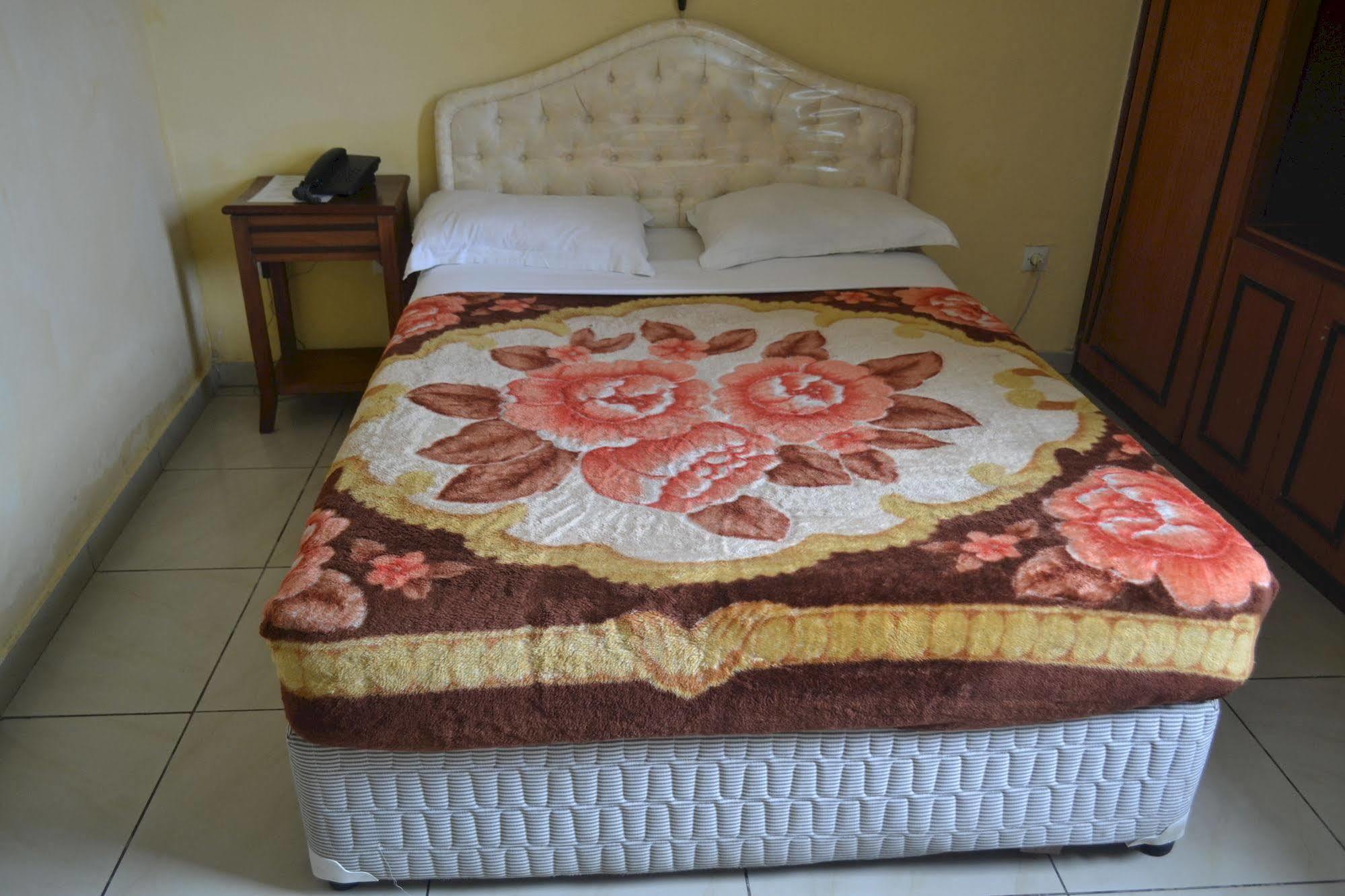 Denver Plaza Hotel Douala Luaran gambar