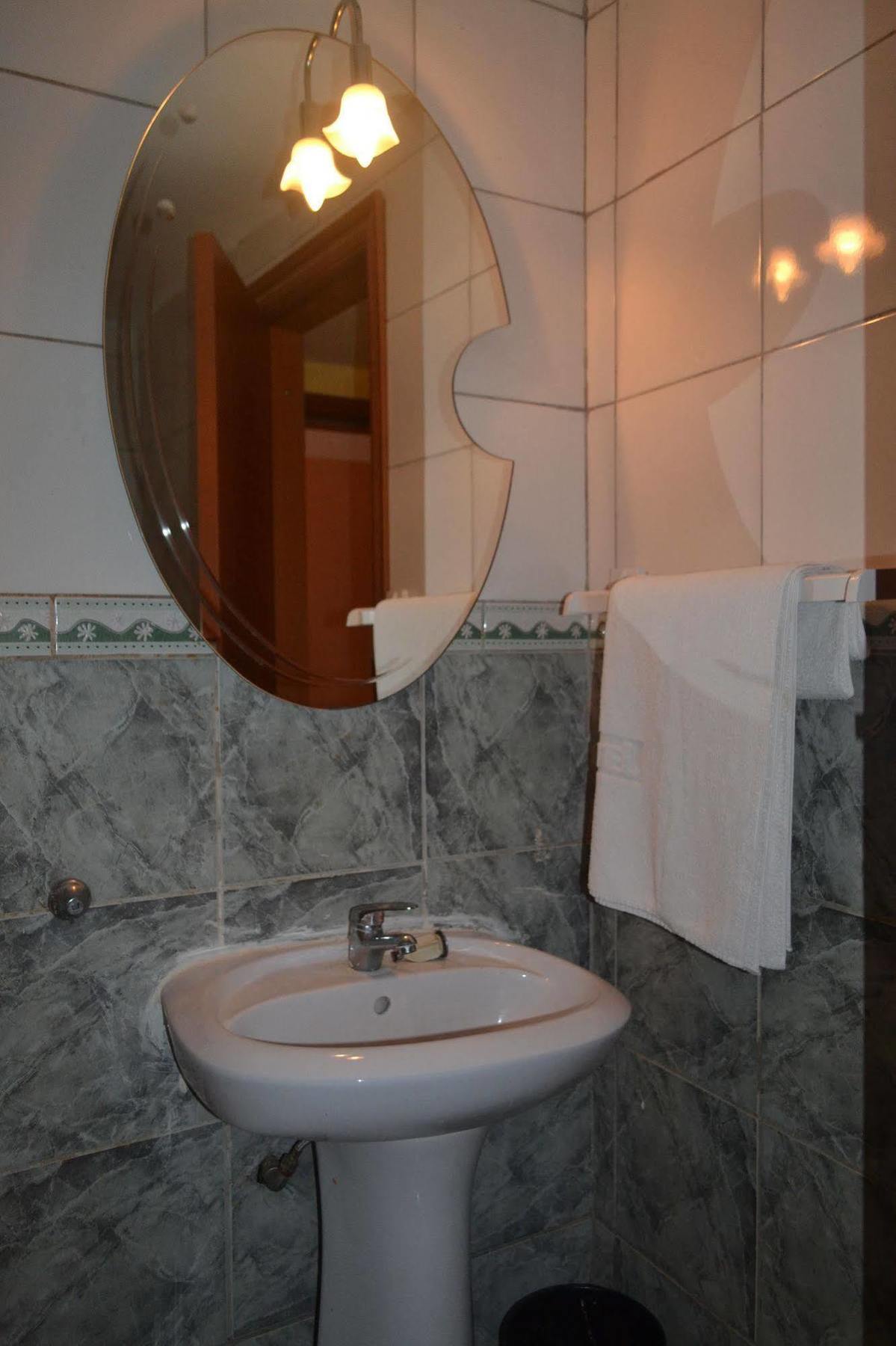 Denver Plaza Hotel Douala Luaran gambar